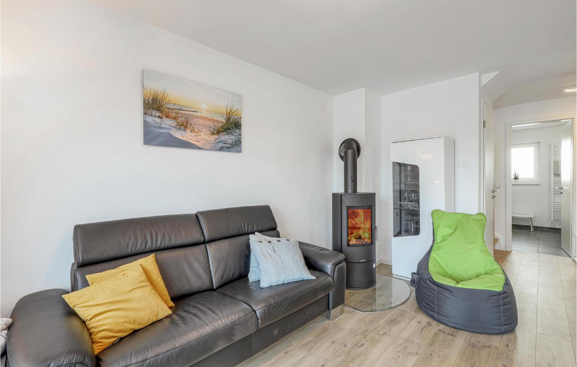 Nice Home In Tossens With Kitchen Eksteriør bilde