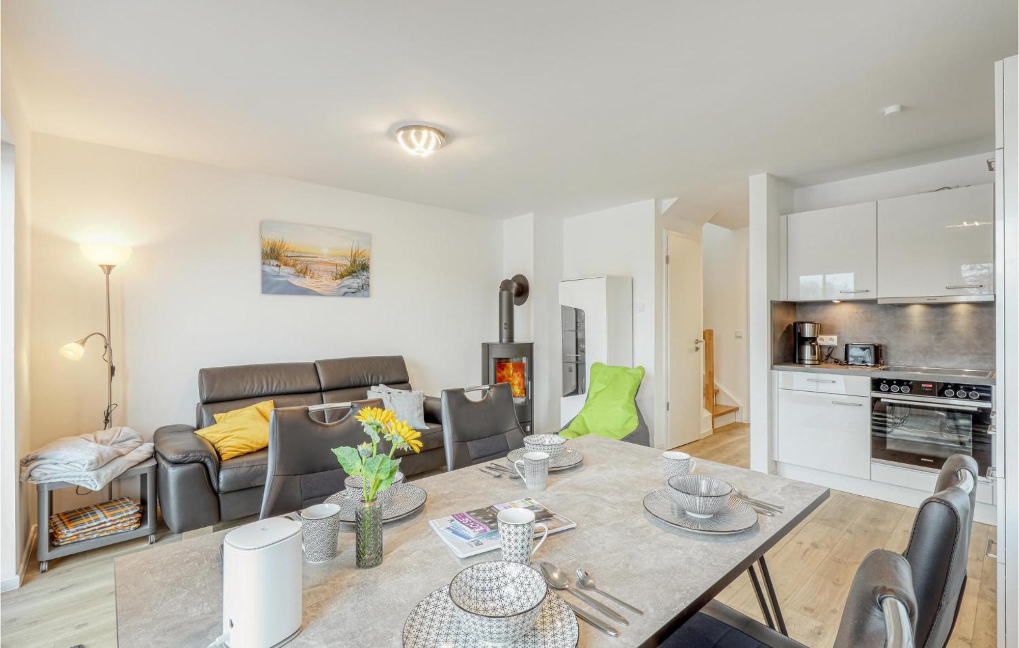 Nice Home In Tossens With Kitchen Eksteriør bilde